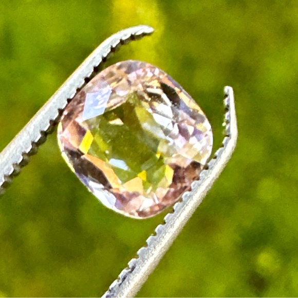 1.12cts Natural Pink Morganite GEM - Picture 4 of 17